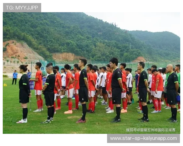 国内足球赛事再度热烈展开，场面激烈，2021国内足球赛