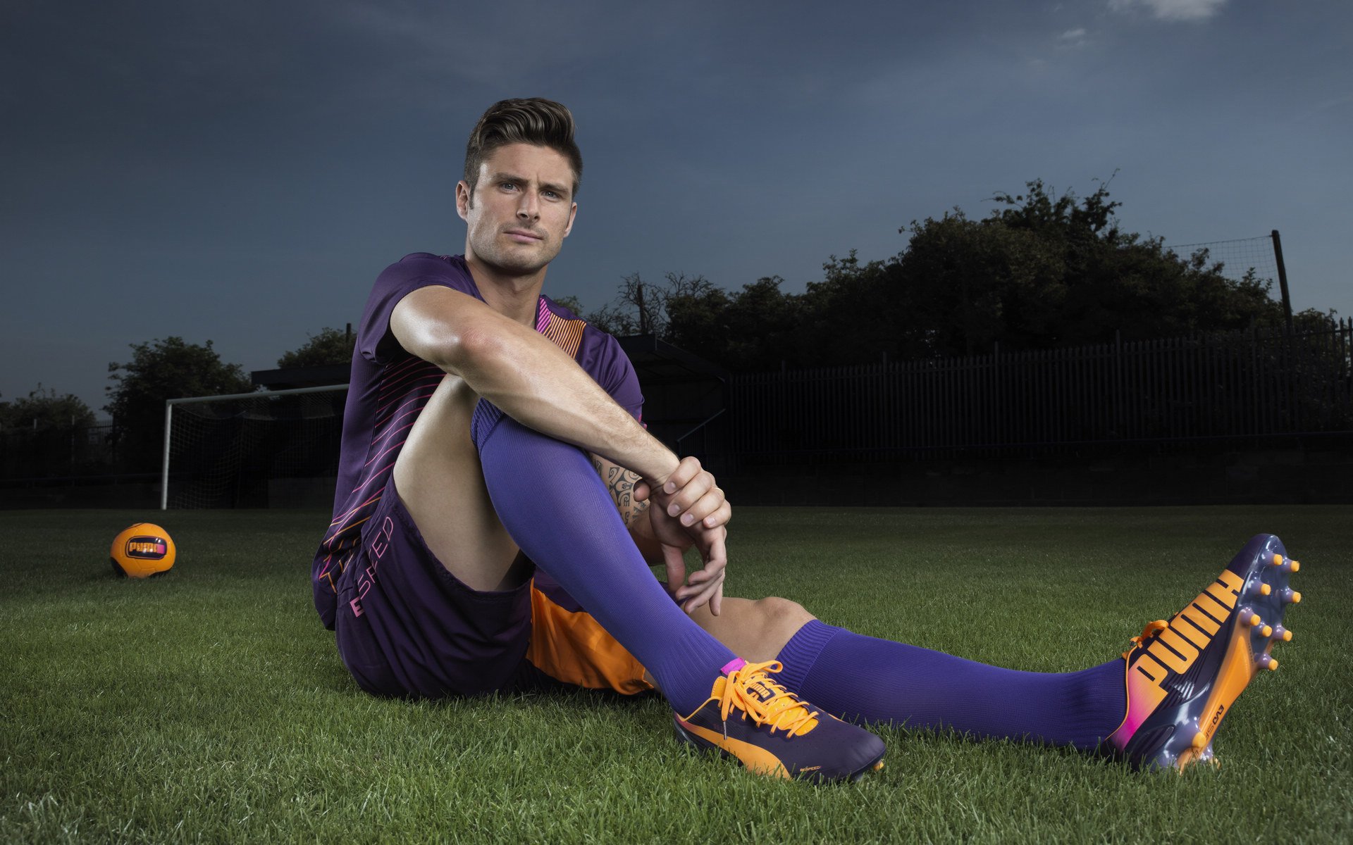 塔特在橄榄球锦标赛中的影响力越来越大,未来星光闪耀